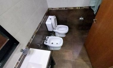 Venta Casa con local, tres dormitorios, parrilla. Molina 2400