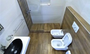 Venta Casa con local, tres dormitorios, parrilla. Molina 2400