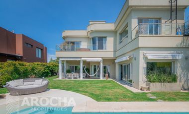 Venta casa Nuevo quilmes al canal  4 dormitorios