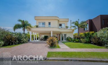 Venta casa Nuevo quilmes al canal  4 dormitorios