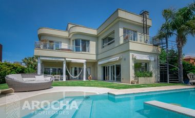 Venta casa Nuevo quilmes al canal  4 dormitorios