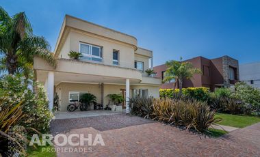 Venta casa Nuevo quilmes al canal  4 dormitorios