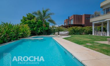 Venta casa Nuevo quilmes al canal  4 dormitorios