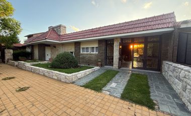 VENTA CHALET 3 DORMITORIOS EN ROLDAN