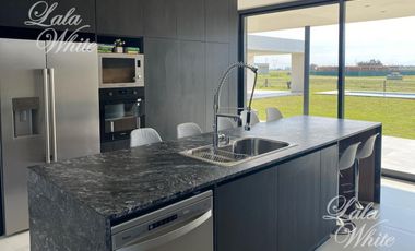 Casa con pileta en venta - La Providencia Country Club, Canning, Ezeiza