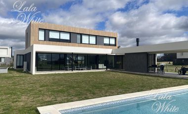 Casa con pileta en venta - La Providencia Country Club, Canning, Ezeiza
