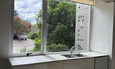 Venta. Casa moderna. 4 dormitorios - Kentucky, Funes