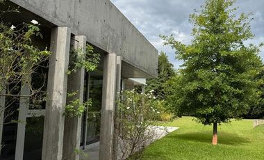 Venta. Casa moderna. 4 dormitorios - Kentucky, Funes