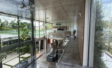 Venta. Casa moderna. 4 dormitorios - Kentucky, Funes