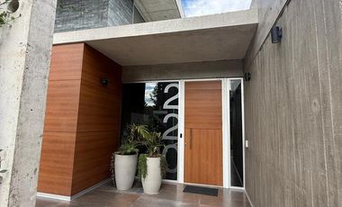 Venta. Casa moderna. 4 dormitorios - Kentucky, Funes