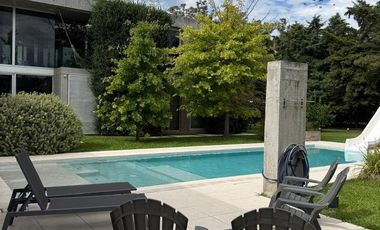 Venta. Casa moderna. 4 dormitorios - Kentucky, Funes