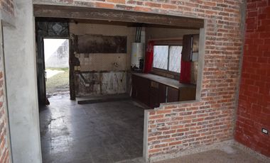 Casa venta Garin 3amb, fondo, jardín, terraza loza, 1 cuadra estación, zona oportunidad!