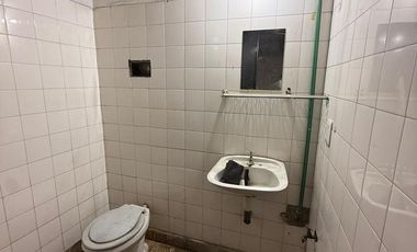 Se alquila local en pleno centro!