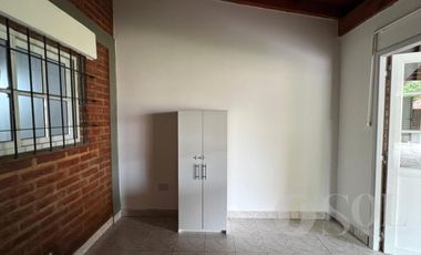 En alquiler casa 2 dormitorios y amplio patio - Cipolletti