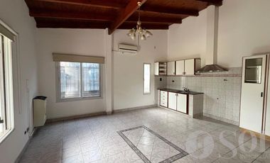 En alquiler casa 2 dormitorios y amplio patio - Cipolletti