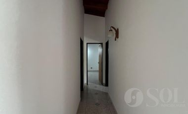 En alquiler casa 2 dormitorios y amplio patio - Cipolletti