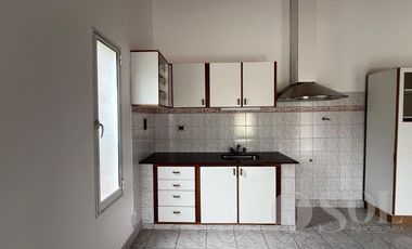 En alquiler casa 2 dormitorios y amplio patio - Cipolletti