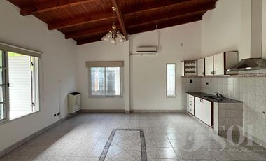 En alquiler casa 2 dormitorios y amplio patio - Cipolletti