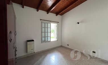 En alquiler casa 2 dormitorios y amplio patio - Cipolletti