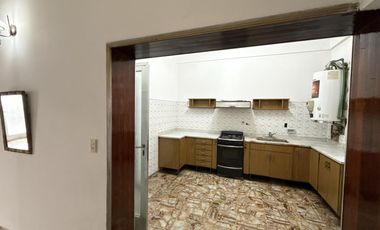 Casa tipo Ph en Venta de 4 ambientes. Con patio, lavadero y cochera. Centro Zárate