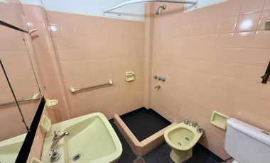 Casa tipo Ph en Venta de 4 ambientes. Con patio, lavadero y cochera. Centro Zárate