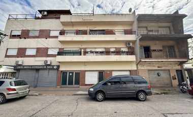 Casa tipo Ph en Venta de 4 ambientes. Con patio, lavadero y cochera. Centro Zárate