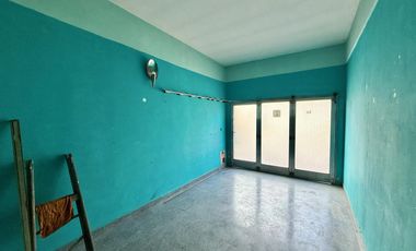 Casa tipo Ph en Venta de 4 ambientes. Con patio, lavadero y cochera. Centro Zárate
