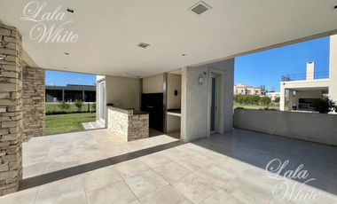 Casa con 4 dormitorios en venta - La Providencia Country Club, Canning, Ezeiza