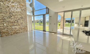 Casa con 4 dormitorios en venta - La Providencia Country Club, Canning, Ezeiza