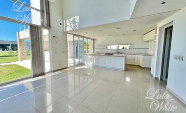 Casa con 4 dormitorios en venta - La Providencia Country Club, Canning, Ezeiza