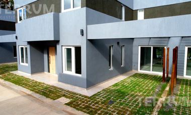 CASA DUPLEX VENTA CANNING BARRIO CERRADO