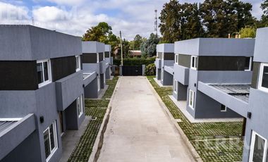 CASA DUPLEX VENTA CANNING BARRIO CERRADO