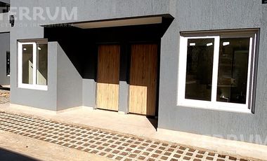 CASA DUPLEX VENTA CANNING BARRIO CERRADO