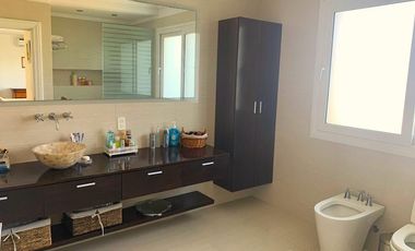 Venta Casa en La Lomada de Pilar - Estilo Clásico - Amplio Lote