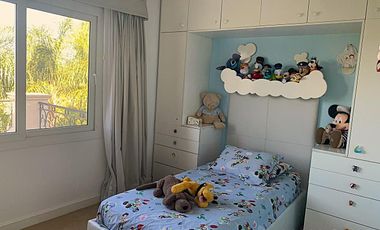 Venta Casa en La Lomada de Pilar - Estilo Clásico - Amplio Lote