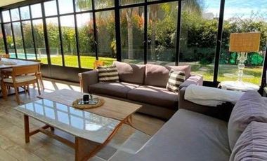 Venta Casa en La Lomada de Pilar - Estilo Clásico - Amplio Lote