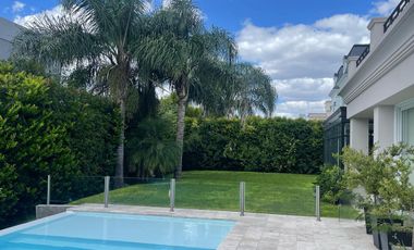 Venta Casa en La Lomada de Pilar - Estilo Clásico - Amplio Lote