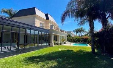 Venta Casa en La Lomada de Pilar - Estilo Clásico - Amplio Lote