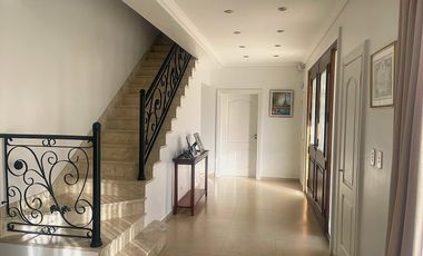 Venta Casa en La Lomada de Pilar - Estilo Clásico - Amplio Lote