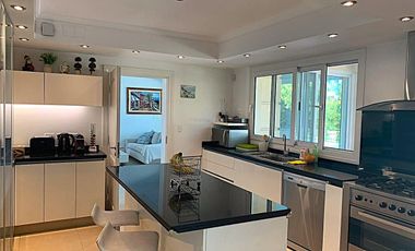 Venta Casa en La Lomada de Pilar - Estilo Clásico - Amplio Lote