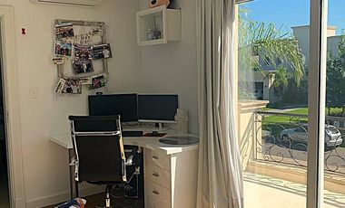 Venta Casa en La Lomada de Pilar - Estilo Clásico - Amplio Lote