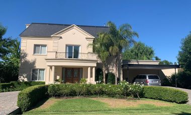 Venta Casa en La Lomada de Pilar - Estilo Clásico - Amplio Lote