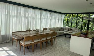 Venta Casa en La Lomada de Pilar - Estilo Clásico - Amplio Lote