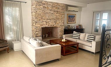 Venta Casa en La Lomada de Pilar - Estilo Clásico - Amplio Lote