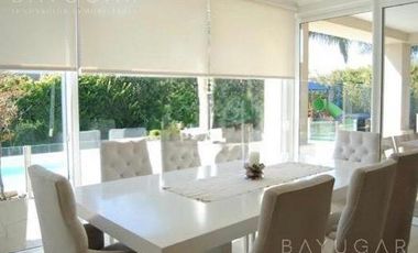 Venta Casa en La Lomada de Pilar - Estilo Clásico - Amplio Lote