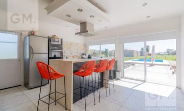 Hermosa casa en alquiler en Country Boca Ratón! Con Pileta y Parrilla!