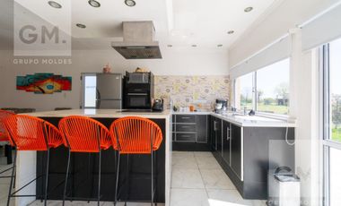 Hermosa casa en alquiler en Country Boca Ratón! Con Pileta y Parrilla!