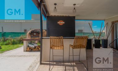 Hermosa casa en alquiler en Country Boca Ratón! Con Pileta y Parrilla!