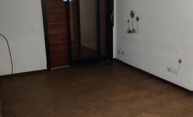 Departamento 2 ambientes en venta a mts de laestacion