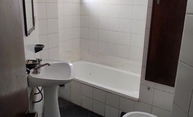 Departamento 2 ambientes en venta a mts de laestacion